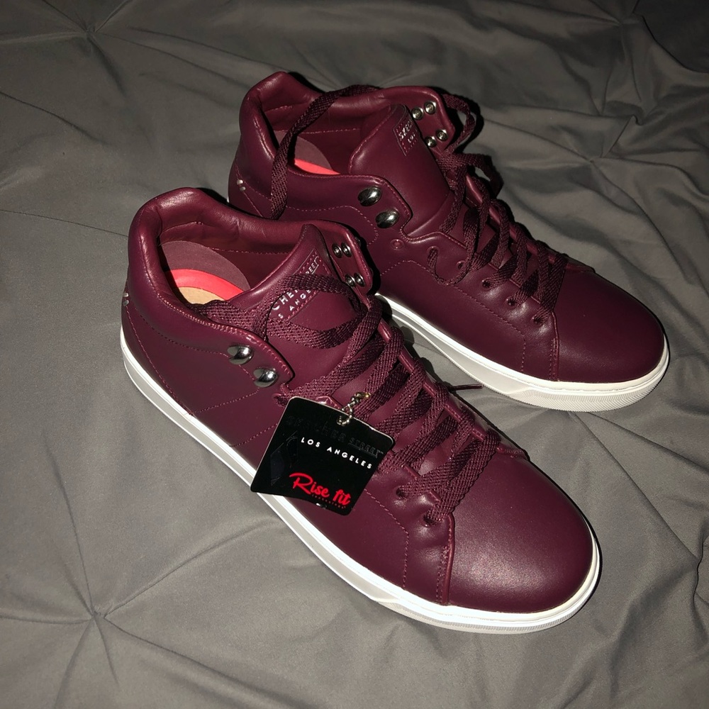 Sketchers, burgundy
